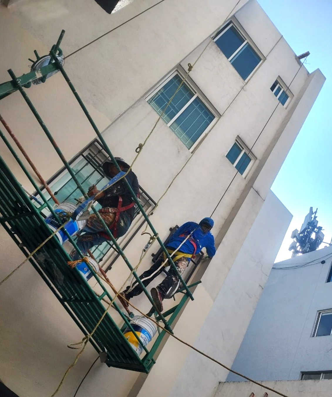 Pintura Exterior en Entornos Urbanos - Servicio de Empastado y Pintura en Lima