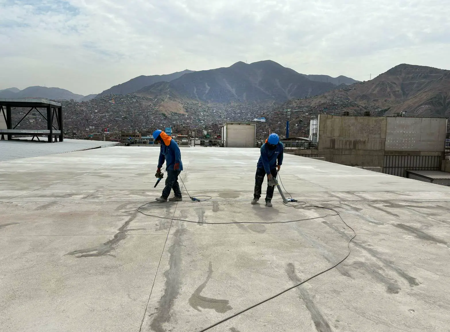 Acabado y limpieza de losa de concreto